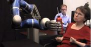 Ramię robota sterowane myślami. Oto BrainGate
