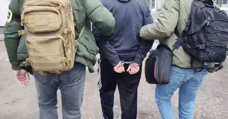 Łapówki w spółdzielni mieszkaniowej w Piotrkowie Trybunalskim – czterech zatrzymanych, w tym kobieta i narkotyki w mieszkaniu