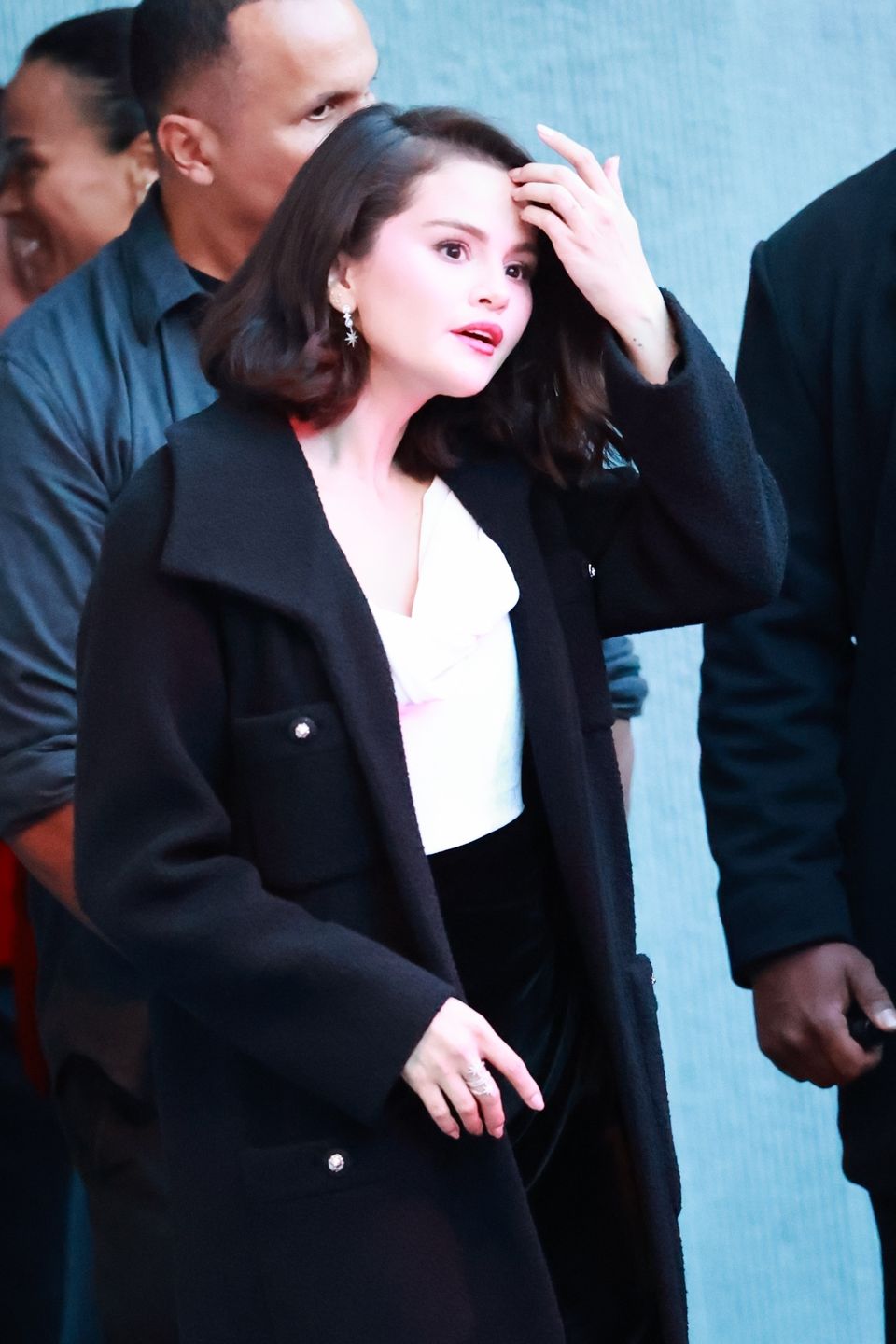 Selena Gomez wychodzi z kina bez pierścionka zaręczynowego