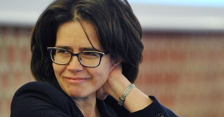 Anna Streżyńska: "Roam like at home" może zaburzać uczciwą konkurencję. Odpowiedź na list Róży Thun