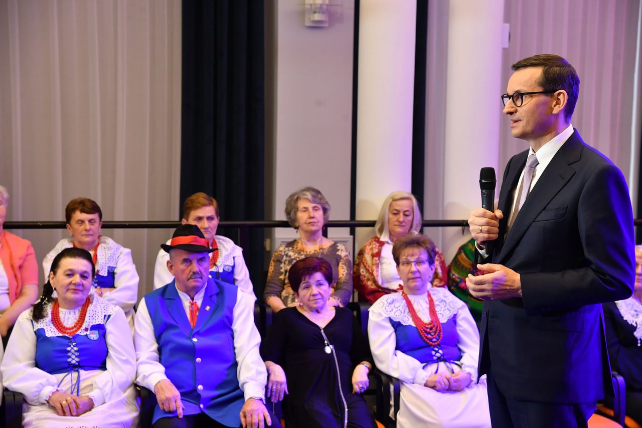 Emeryci w pułapce. 200 tysięcy osób czeka na ustawę, PiS się nie spieszy