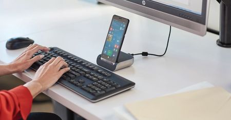 Najmocniejszy smartfon z mobilnym Windowsem wreszcie w sprzedaży