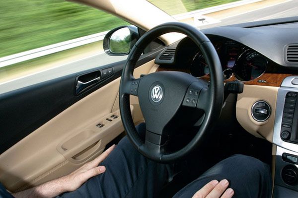 Autopilot Volkswagena naprawdę działa! [wideo]