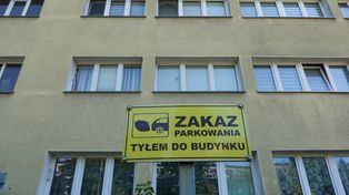 Przez 20 lat osiedlowy parking był bezpłatny. Teraz TBS chce za niego 90 zł miesięcznie