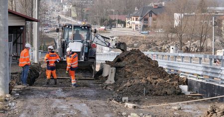 Bielsko-Biała. Pogoda dopisuje, drogowcy ruszyli z pracami