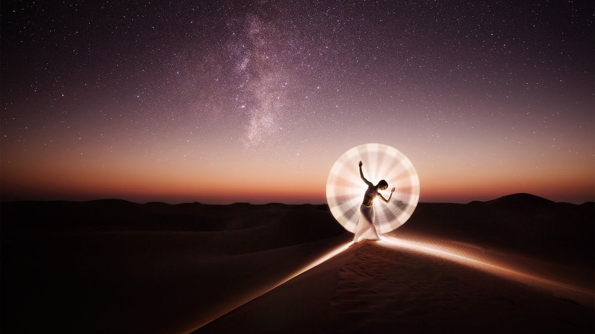 Eric Paré tworzy niezapomniane obrazy malując światłem tło za modelkami 1