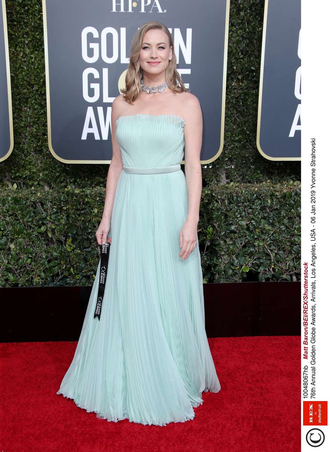Yvonne Strahovski – Złote Globy 2019, kreacja: Alberta Ferretti
