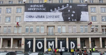 Greenpeace w tarapatach. Odcięli się od nich
