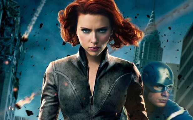 Scarlett Johansson na plakacie "The Avengers"
