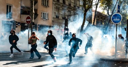 Protesty uczniów we Francji. Szef paryskiej policji wzywa do spokoju