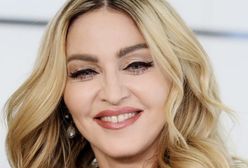 Pomarszczone dłonie i wygładzona twarz: Madonna w Tokio