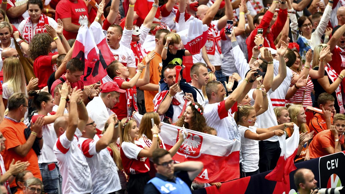 kibice reprezentacji Polski podczas meczu grupy D na siatkarskich mistrzostwach Europy z Holandią
