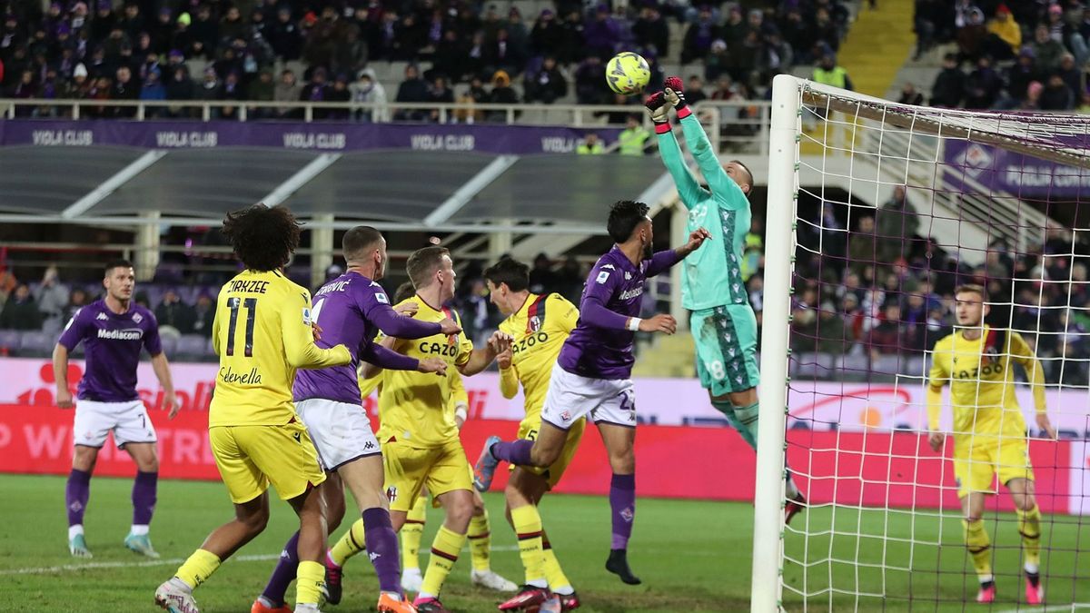 Zdjęcie okładkowe artykułu: Getty Images / Gabriele Maltinti / Na zdjęciu: Łukasz Skorupski łapiący piłkę podczas meczu ACF Fiorentina - Bologna FC