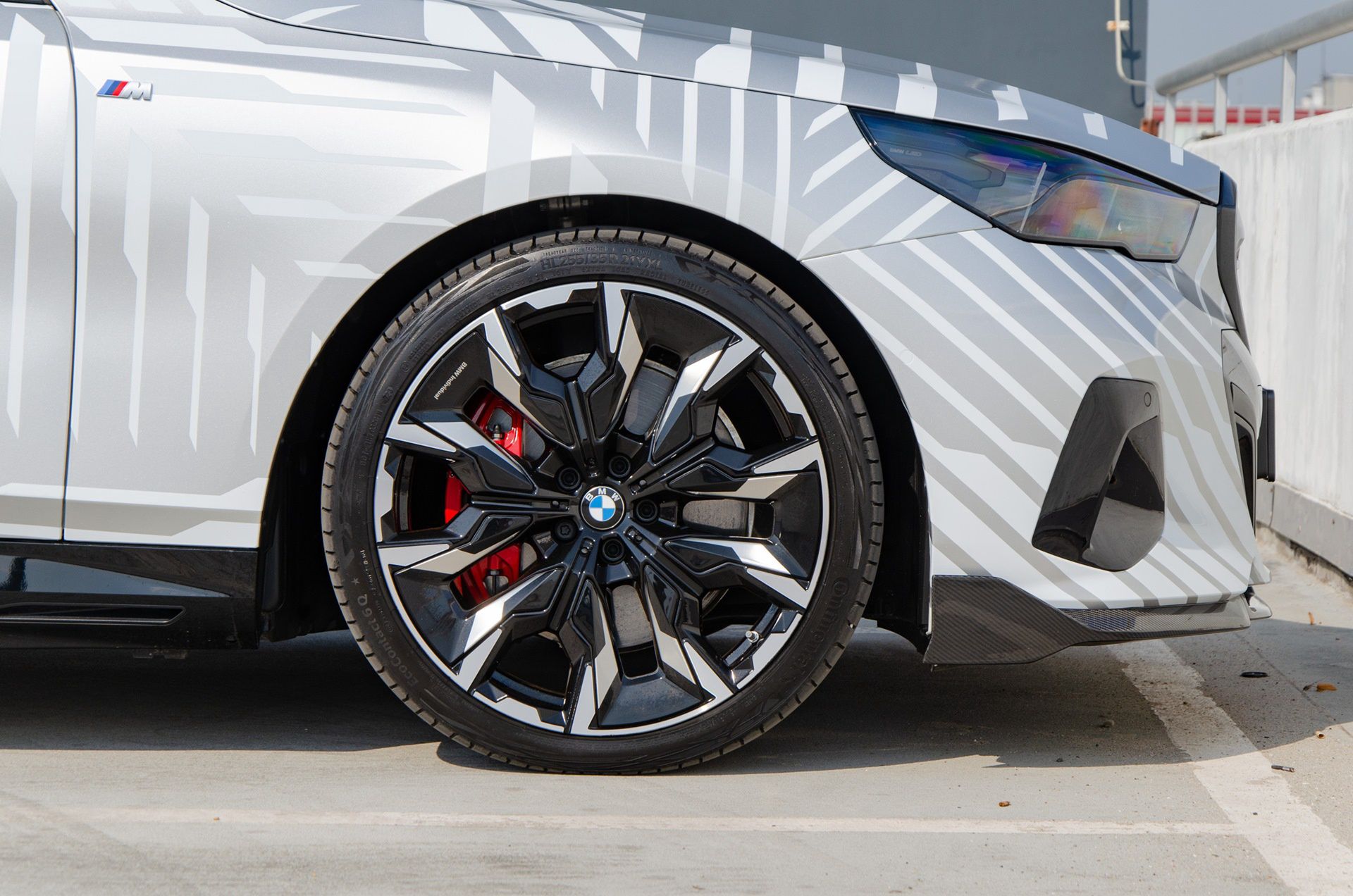 BMW i5 M60