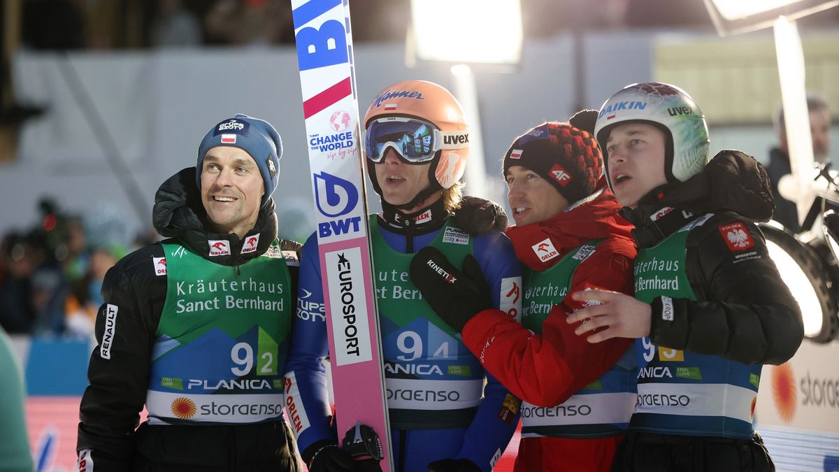 Getty Images / Maja Hitij / Na zdjęciu: Polscy skoczkowie. Od lewej Piotr Żyła, Dawid Kubacki, Kamil Stoch i Aleksander Zniszczoł.