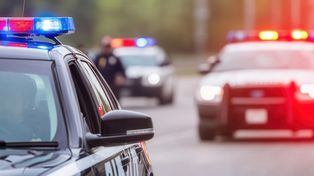 Wypadek w Radomiu. Policyjny radiowóz zderzył się z BMW na skrzyżowaniu ulic 25 Czerwca i Słowackiego