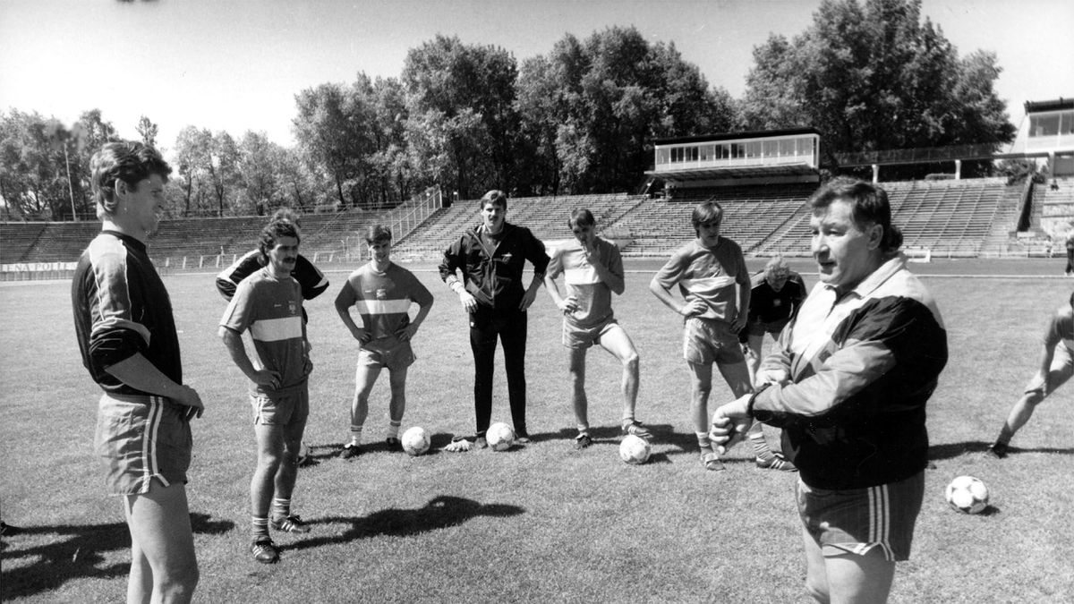 trening reprezentacji Polski w 1989 roku, po prawej trener Wojciech Łazarek