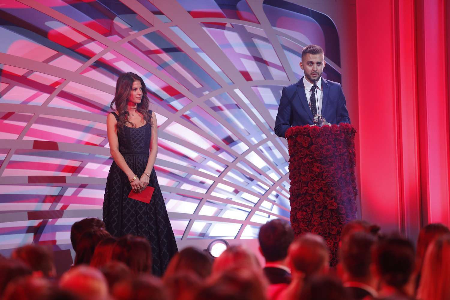 Weronika Rosati wręczyła nagrodę dla biura podróży – Róże Gali 2018