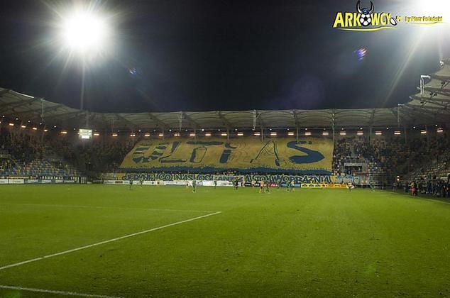 Tak w sobotę prezentowały się trybuny stadionu w Gdyni - fot. Piotr Polański (arkowcy.pl)