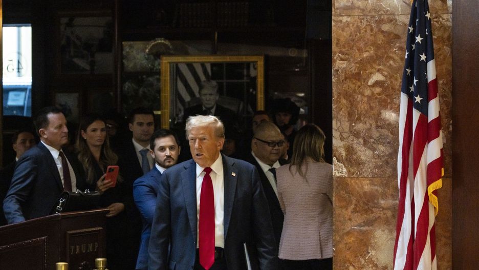 epaselect epa11627433 Republican presidential candidate Donald J. Trump arrives to hold a press conference in the lobby of Trump Tower in New York, New York, USA, 26 September 2024. EPA/JUSTIN LANE Dostawca: PAP/EPA.
