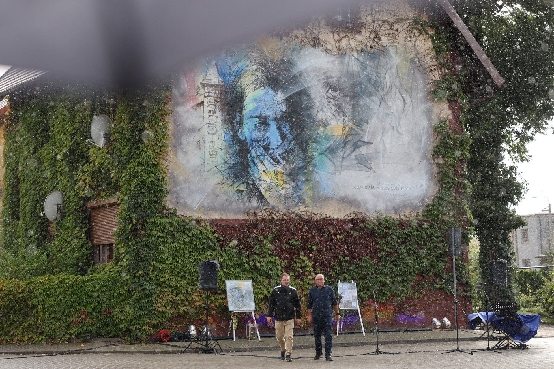 Odsłonięto mural upamiętniający kobiety pohańbione w 1945 roku