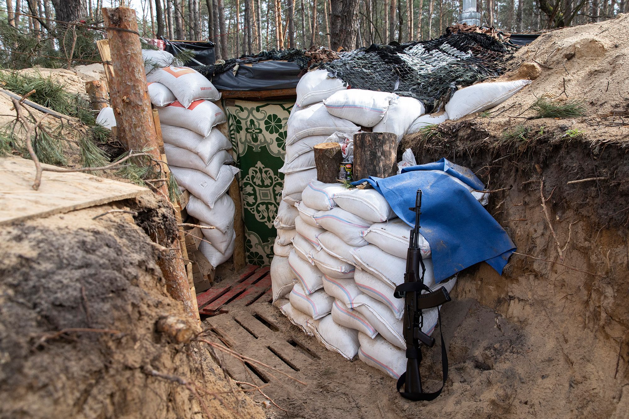 Życie codzienne żołnierzy na Ukrainie. Tak płynie czas w okopach pod Kijowem 7