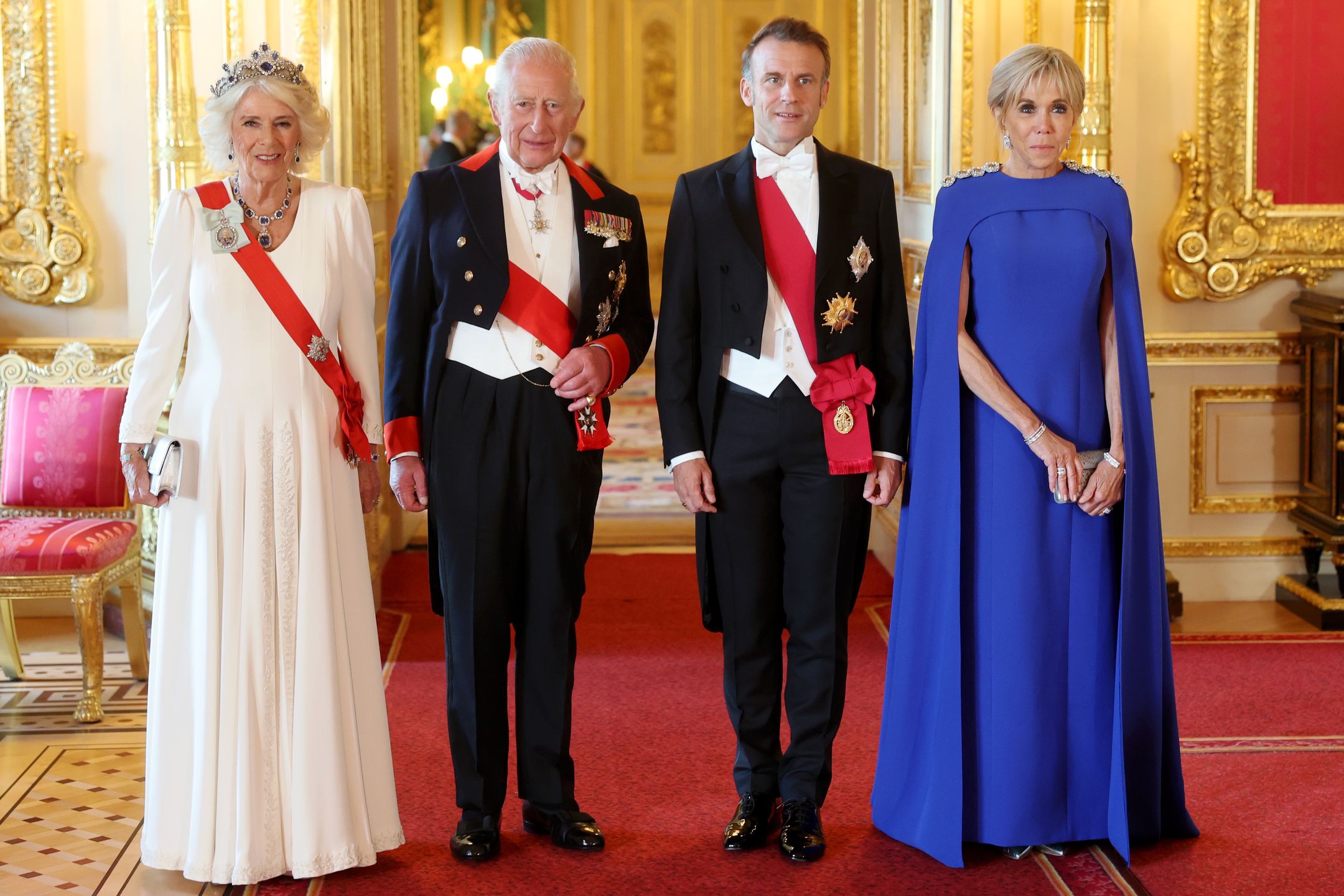 Królowa Camilla, król Karol, Emmanuel i Brigitte Macronowie