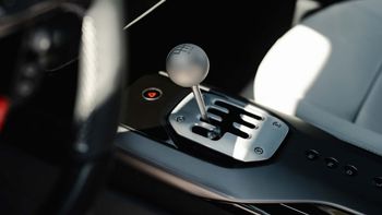 Ferrari zrobiło manualny automat. Debiutuje w 12Cilindri Manuale
