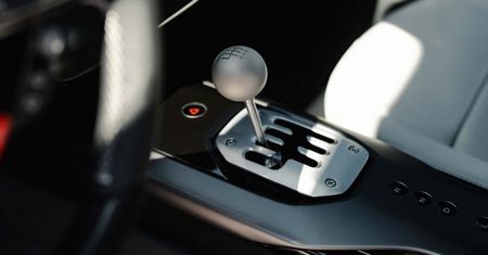 Ferrari zrobiło manualny automat. Debiutuje w 12Cilindri Manuale