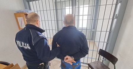 Jadąc na służbę, zatrzymał pijanego kierowcę samochodu. Kierowca Hondy, jechał zygzakiem