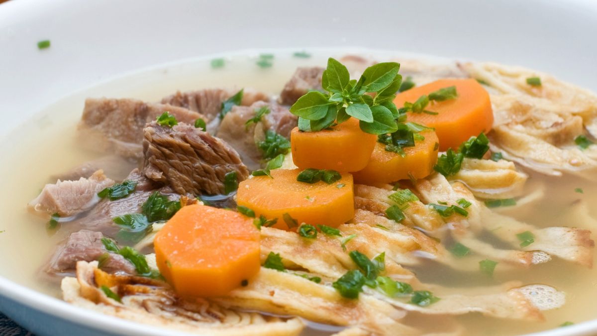 Wiedeńska zupa wołowa z wkładką 