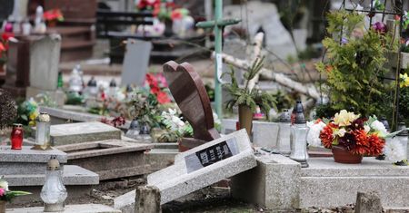 Olsztyn. Zdewastowane groby dzieci. Zarzuty