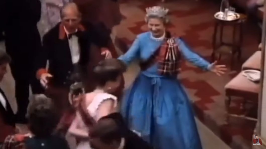Królowa Elżbieta na balu w Balmoral