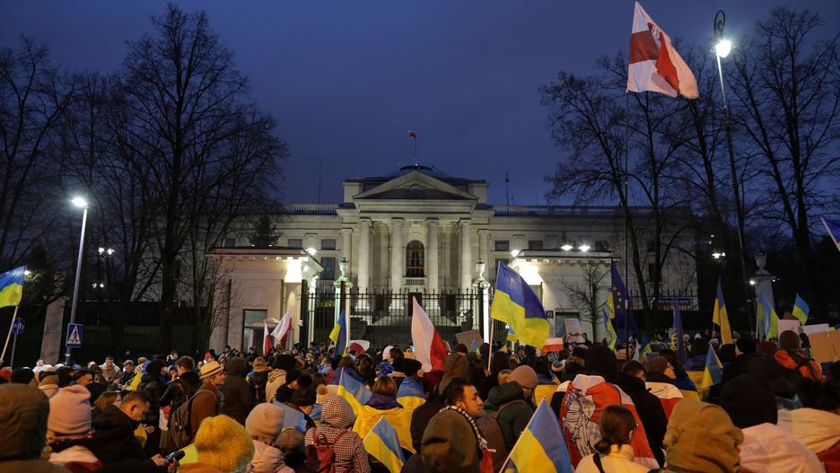 365 dni bohaterstwa, 365 dni wsparcia. Manifestacja przed wymarłą ambasadą Rosji