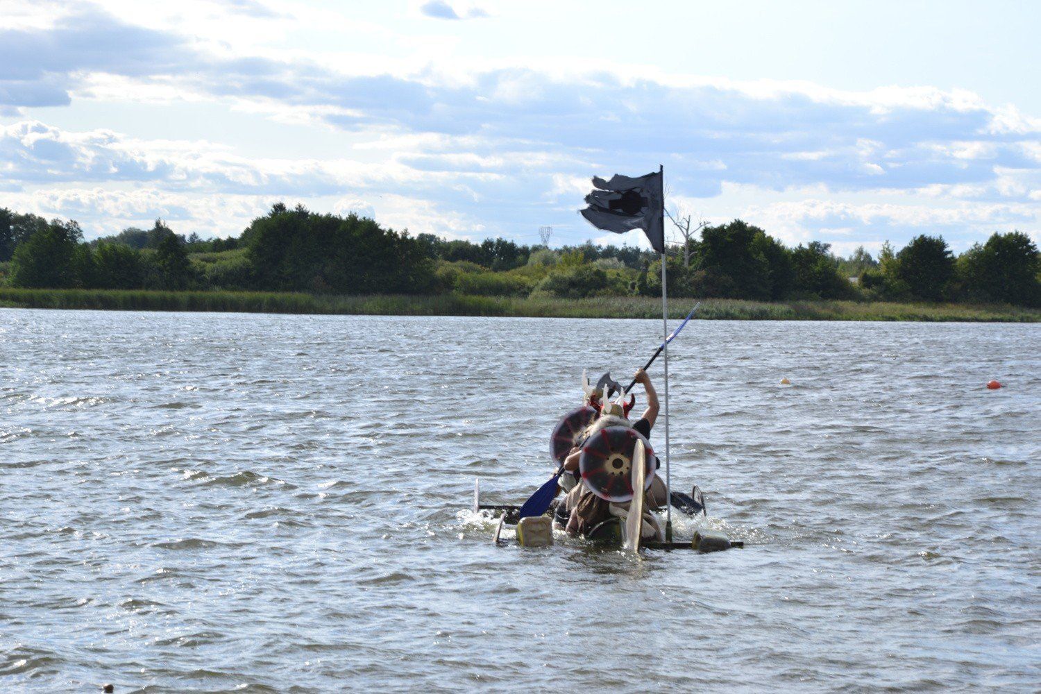 &#34;Pływanie na byle czym&#34; w Kikole