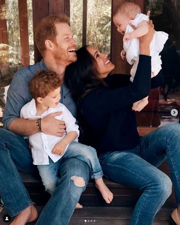 Meghan Markle i książę Harry z Archiem i Lilibet