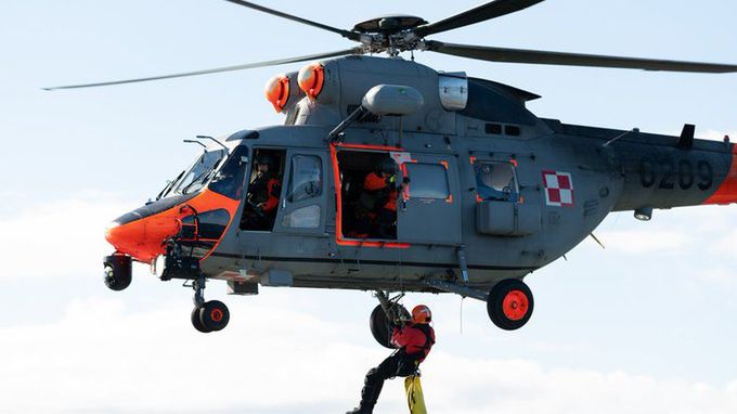 Akcja ratunkowa na Bałtyku. Wojskowy śmigłowiec w akcji