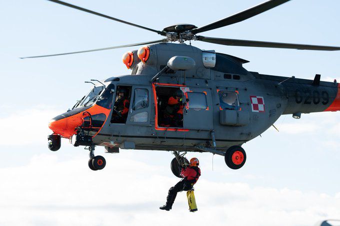 Akcja ratunkowa na Bałtyku. Wojskowy śmigłowiec w akcji