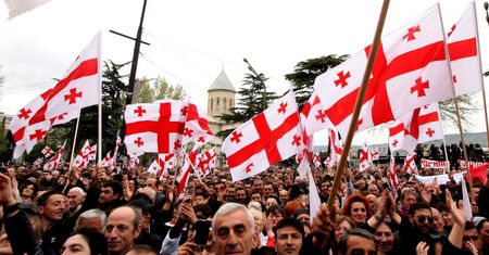 Demonstracje w Gruzji. 10 tysięcy zwolenników prezydenta na wiecu