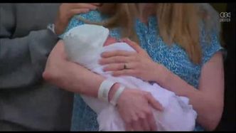 Chelsea Clinton opuściła w poniedziałek nowojorski szpital z nowo narodzonym dzieckiem