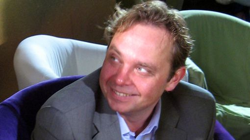 Nowy naczelny Trójki. Kim jest Kuba Strzyczkowski? Znany nie tylko z radia 1