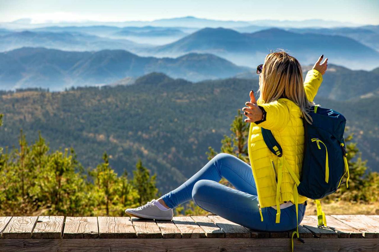 Na co zwrócić szczególną uwagę kupując kurtki damskie do jesiennej stylizacji?