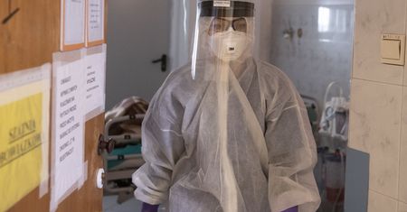 Dyrektor szpitala w Sieradzu odwołany. Bo "nie zapobiegł rozprzestrzenianiu się COVID-19"