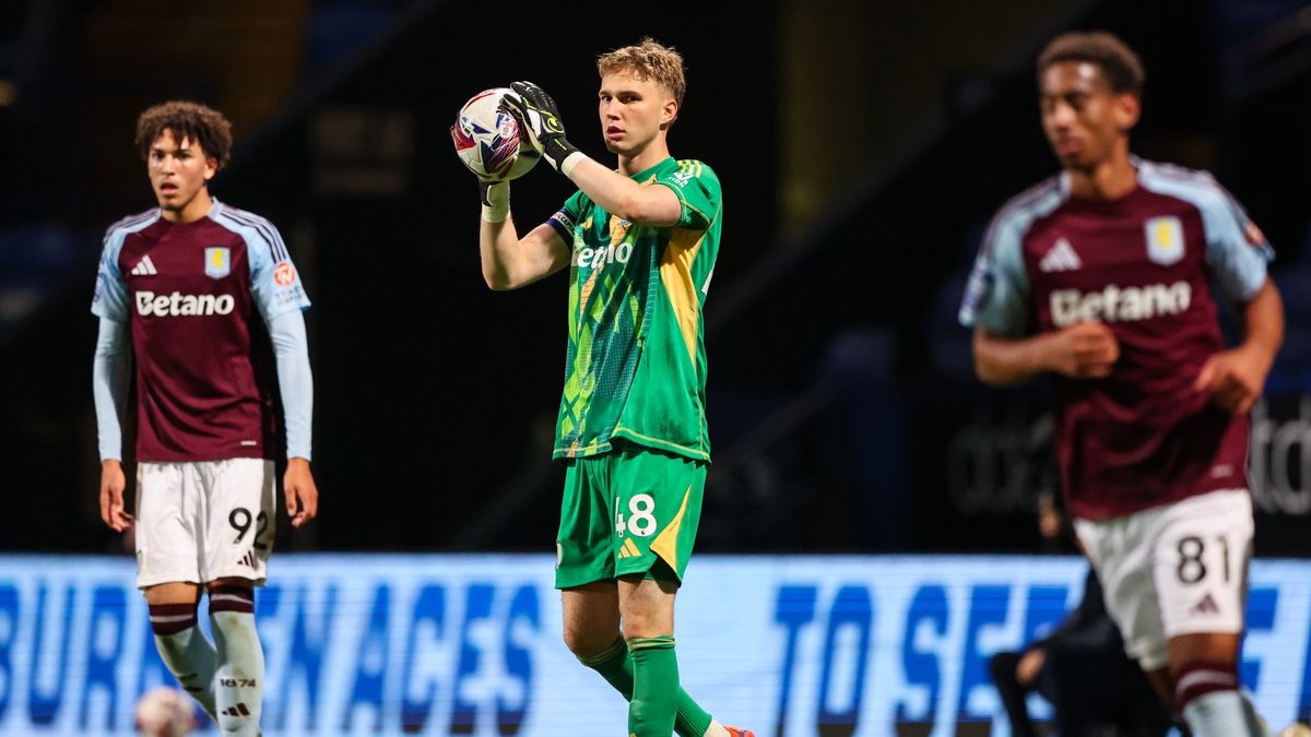 Getty Images / Alex Dodd - CameraSport / Na zdjęciu: Oliwier Zych znalazł się na celowniku Arsenalu i Brighton