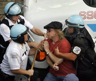 Starcia z policją na szczycie NATO w Chicago