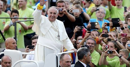 Franciszek do młodych: Nie traćcie czasu na internet i smartfony