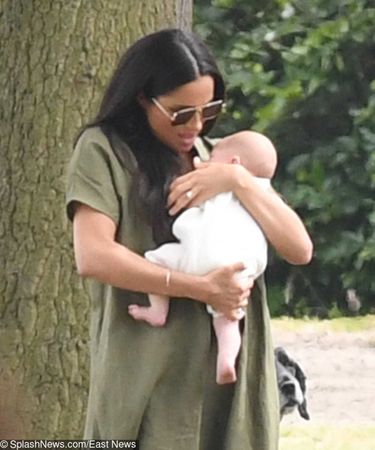 Meghan Markle i Archie Harrison na meczu polo