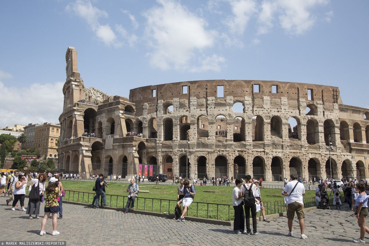 Polak spadł z wysokości na Forum Romanum, znajdującym się nieopodal rzymskiego Koloseum