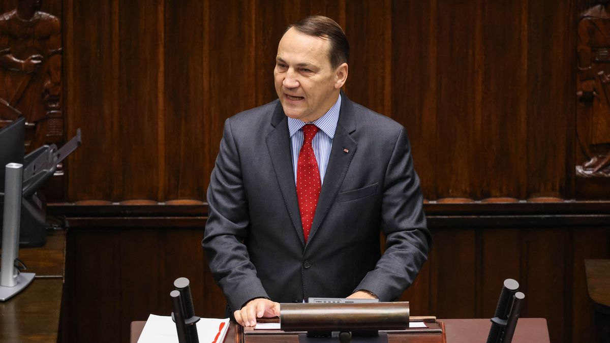 Radosław Sikorski zabrał głos ws. dywersji na kolei