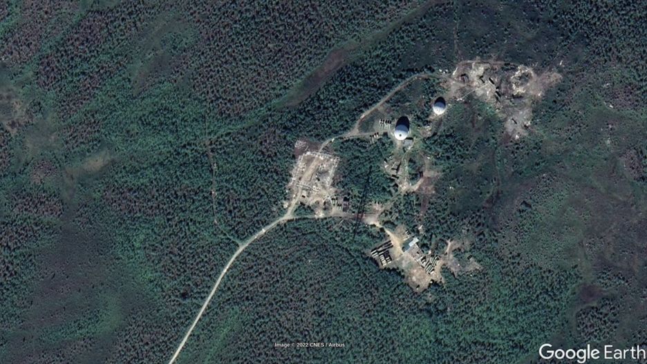 Inwestycję widać na zdjęciach satelitarnych. To, według ekspertów, rozbudowa starej sowieckiej bazy radarowej 10 kilometrów od granicy rosyjsko-norweskiej 